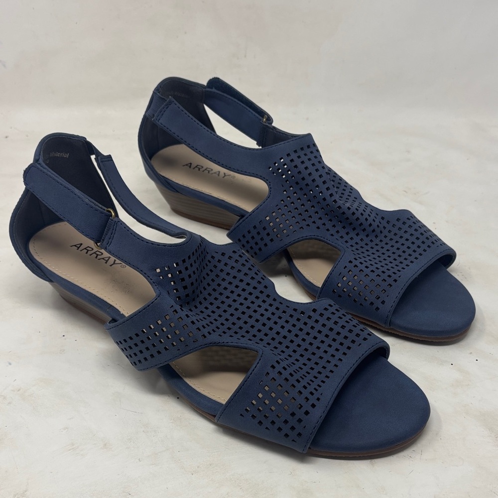 Array Women's Elegant Navy Sandals - image 1